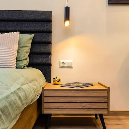 Hills Close To Medical Apartment *