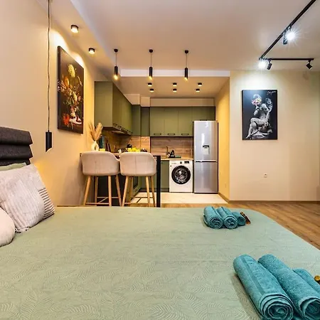 Apartment Hills Close To Medical *