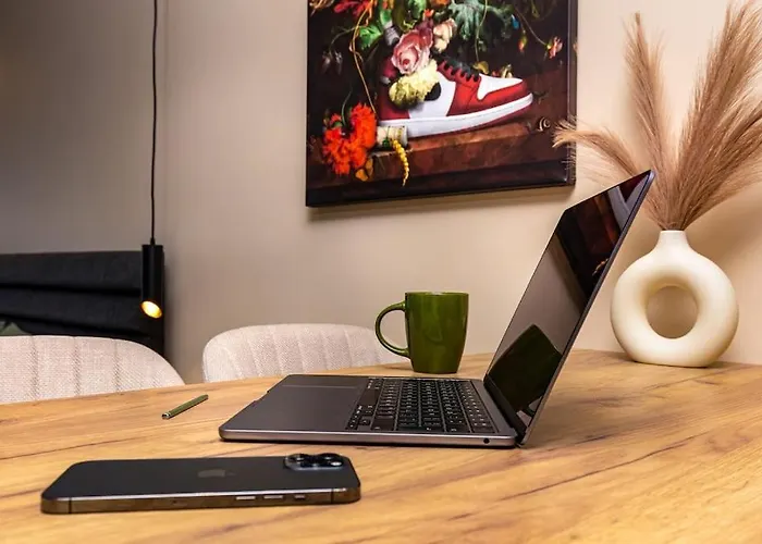 Hills Close To Medical *