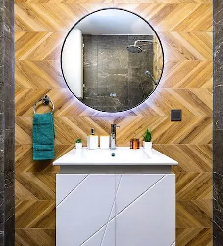 Apartment Hills Close To Medical *