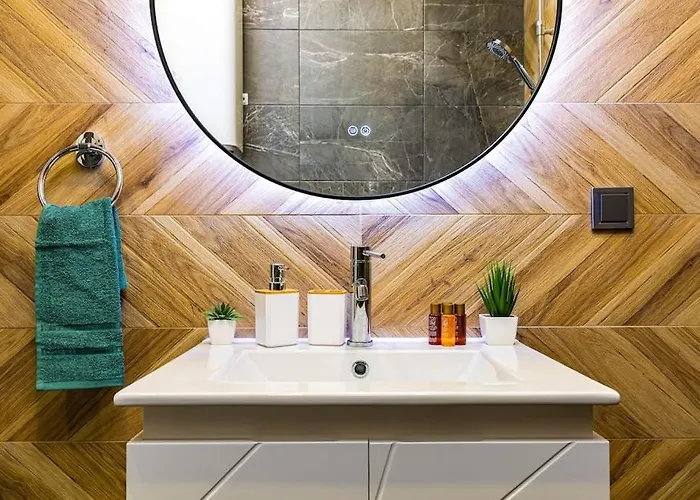 Hills Close To Medical *